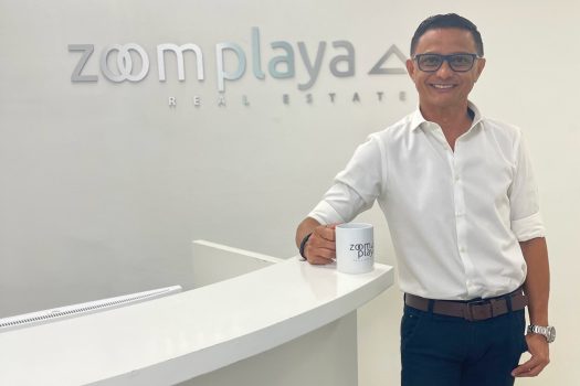 Jose Echeverria agent Zoom Playa